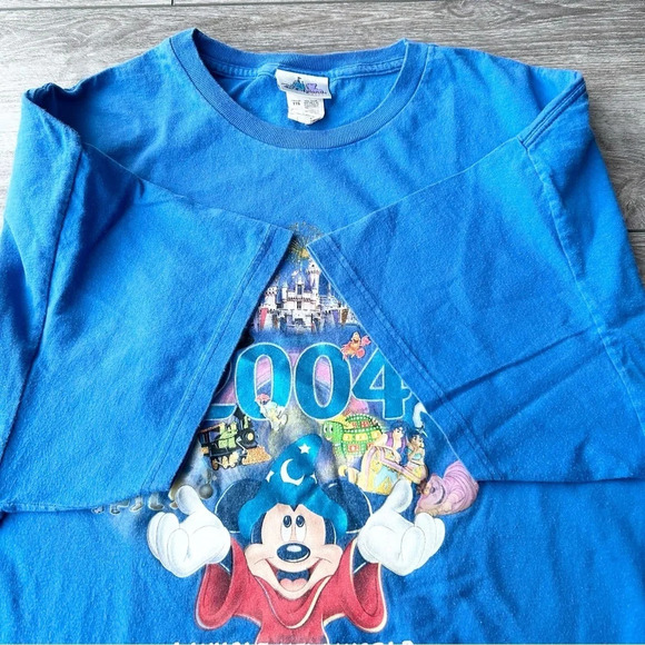 Vintage 2004 Disneyland  World Short Sleeve Tee - Picture 2 of 14